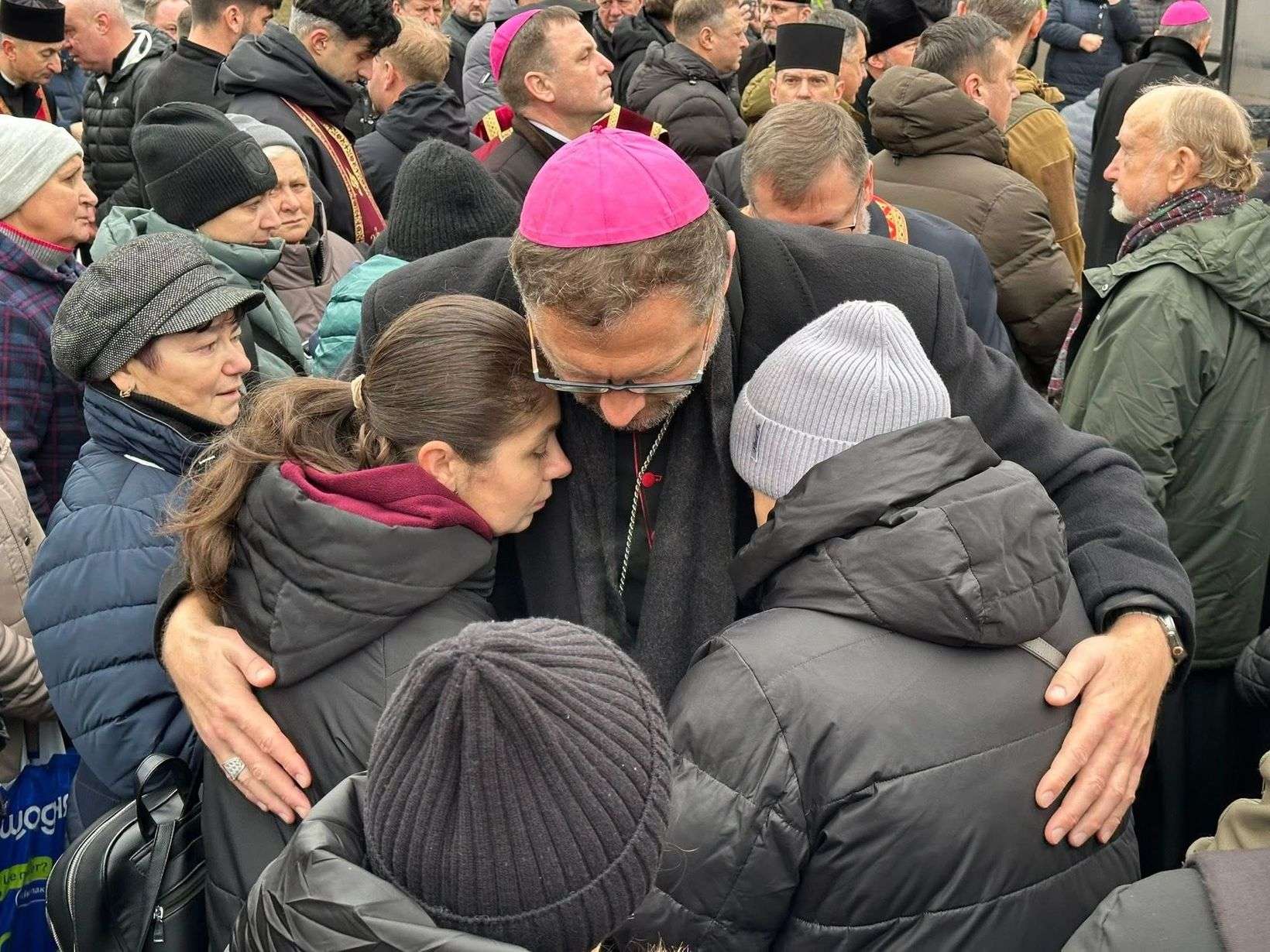 Ukrainian bishops make ‘pilgrimage to the suffering’ after Ternopil strike