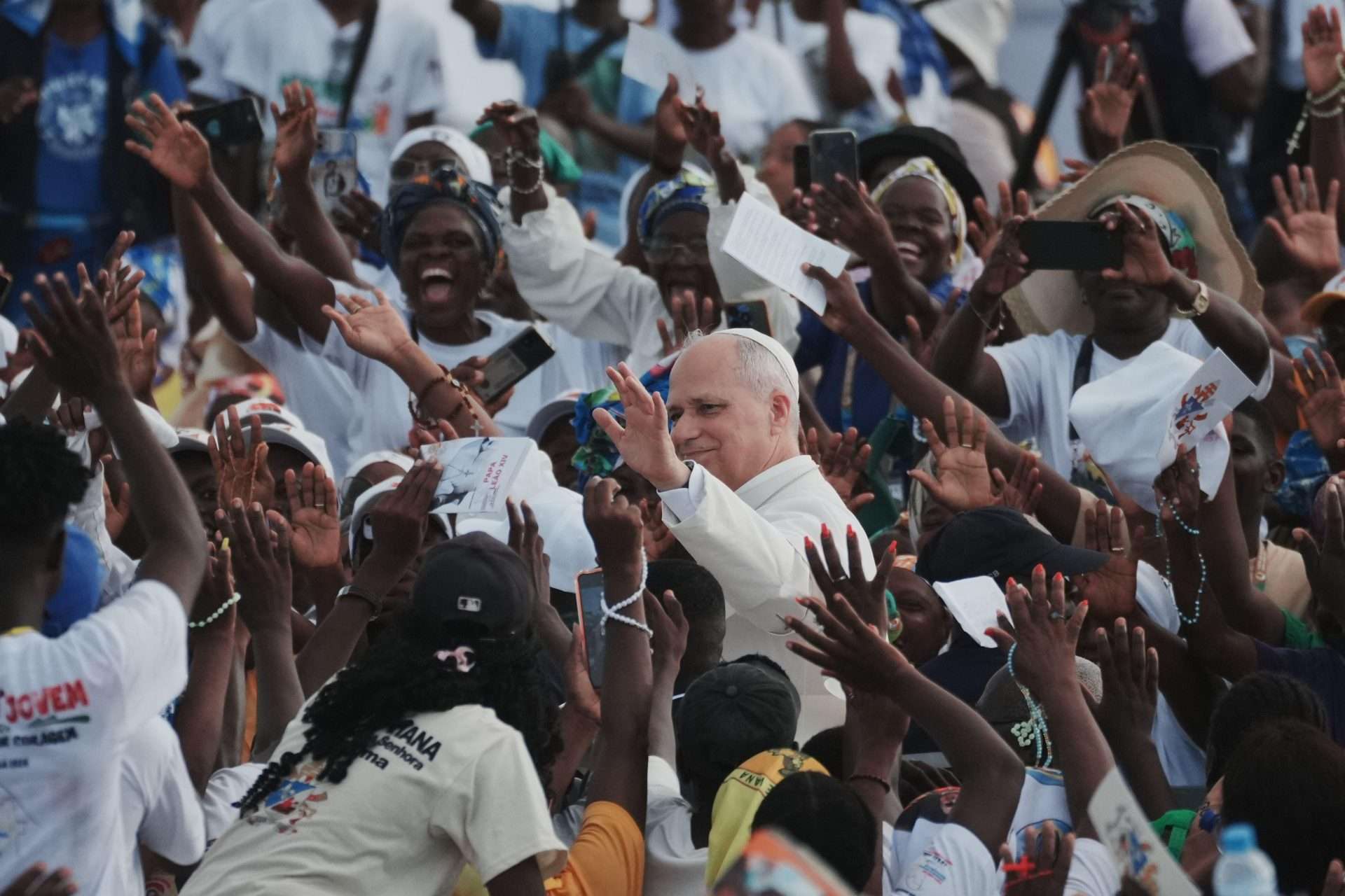 Leo finds ‘joy and hope’ in ‘beautiful yet wounded’ Angola