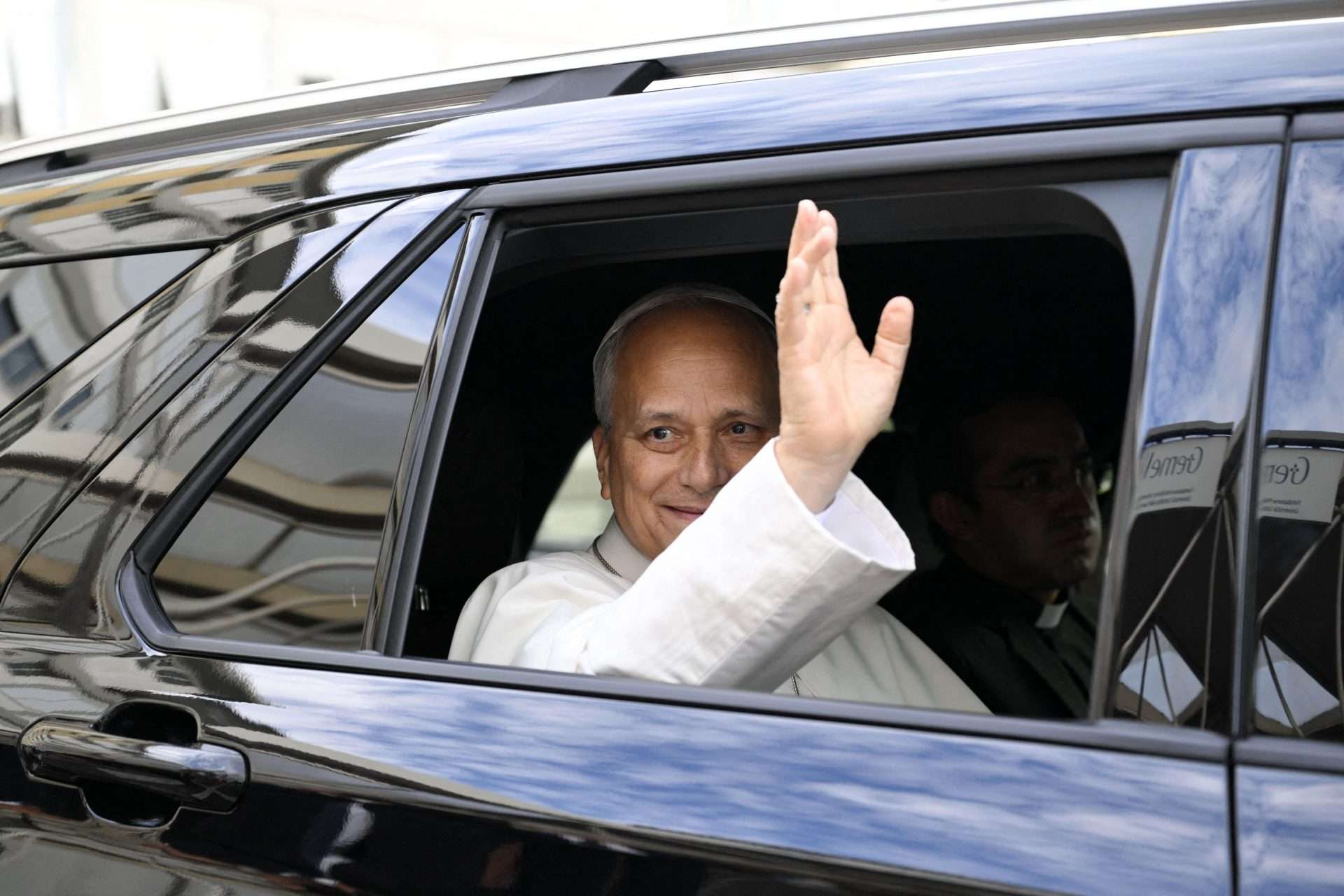 Pope returns to Vatican after hospital discharge