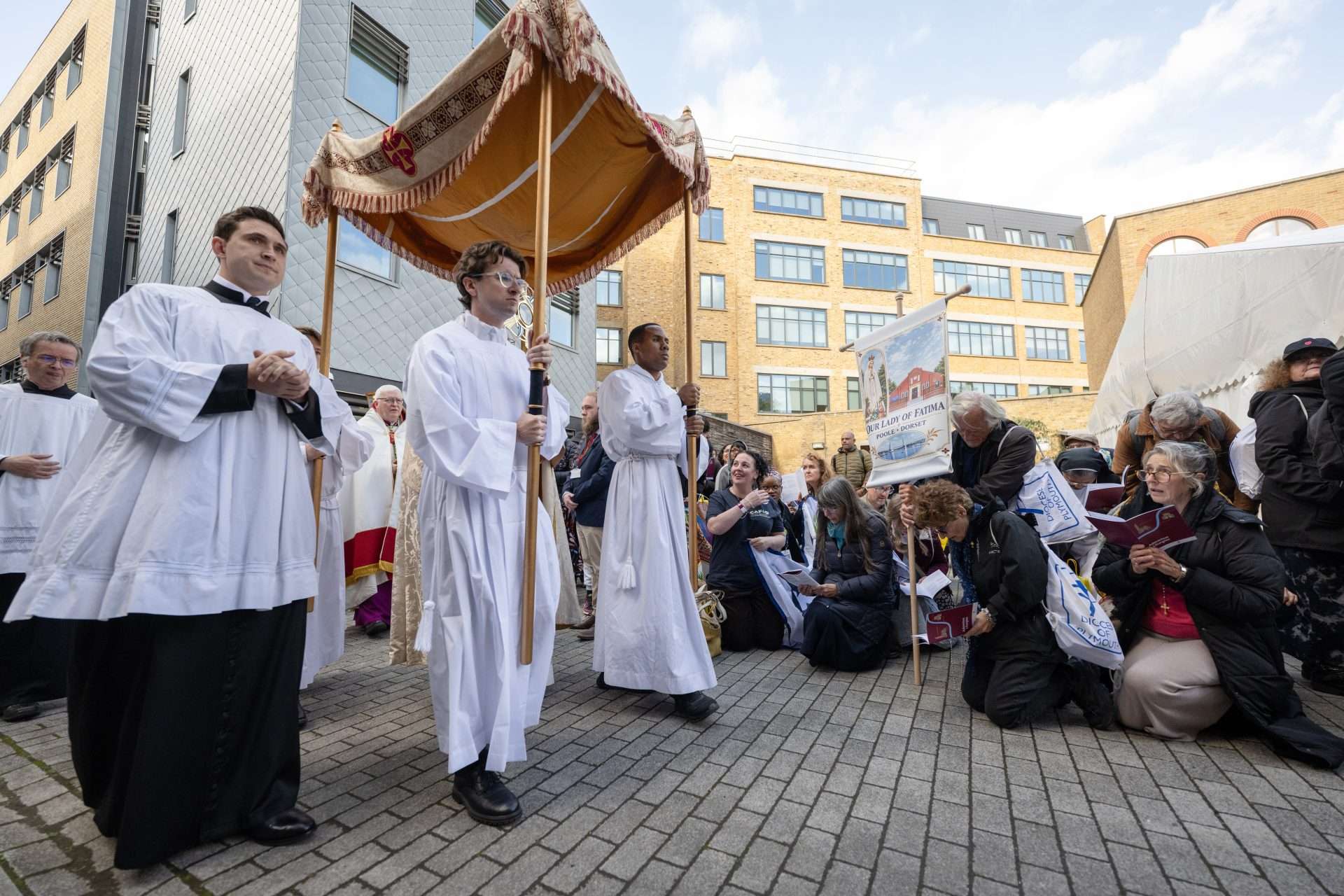 Pope voices closeness to Catholics at Adoremus Congress